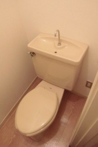 磨き上げられたトイレ